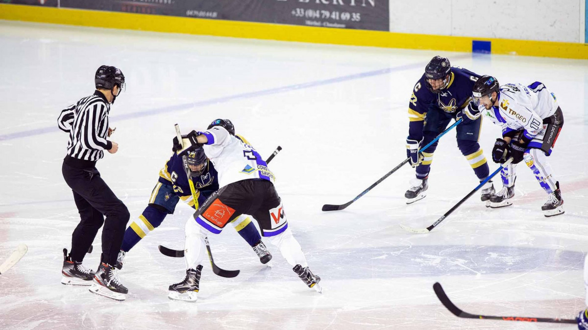 Ice Hockey Matches in Meribel Chalet and Apartment Rentals
