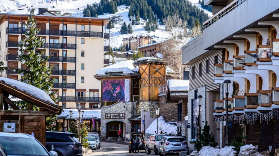 Courchevel-1550-village-Ski-Holiday-In-Courchevel