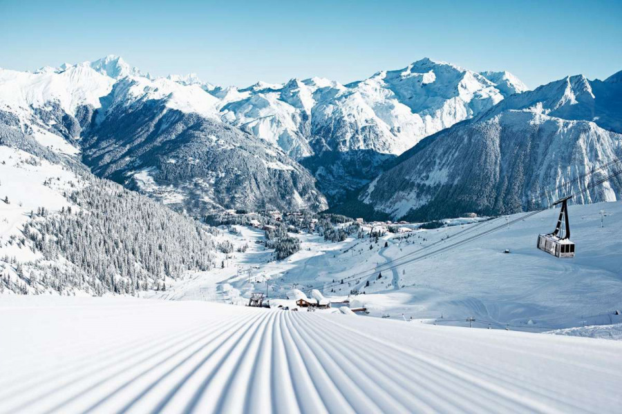 Les-Trois-Vallees-France-The-Biggest-Ski-Resort-Worldwide-603km-kilometers-of-ski-runs