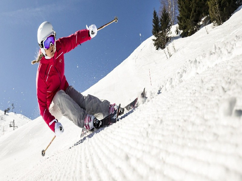 both-snowboarding-and-skiing-can-be-dangerous