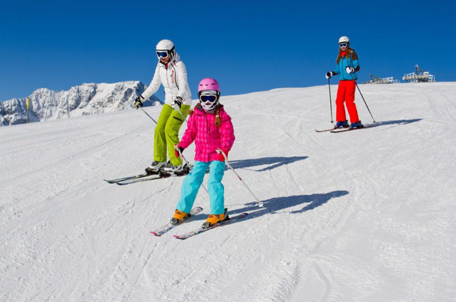 the-best-age-for-kids-to-learn-ski-or-snowboard